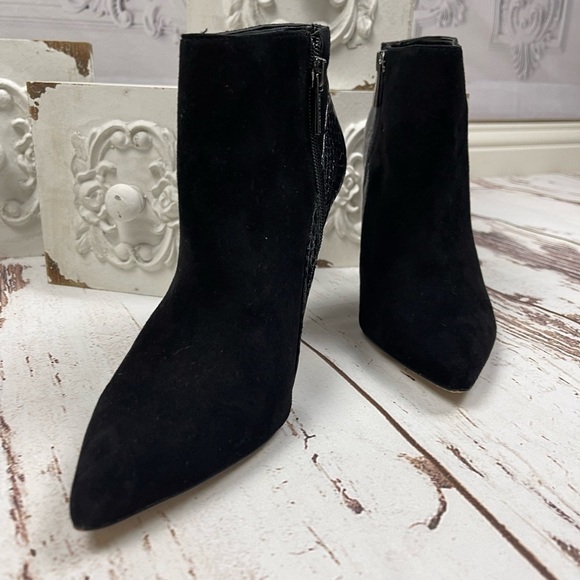 Black Suede Leather Ankle Booties VINCE CAMUTO KASI. - Picture 5 of 10